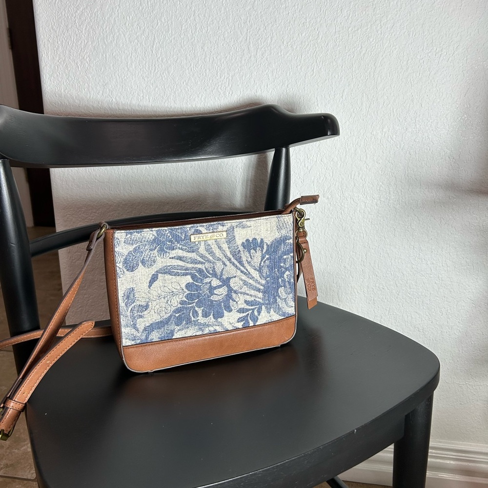 ❤️Frye and company floral Blue and Brown Crossbody Bag❣️ - Picture 7 of 7